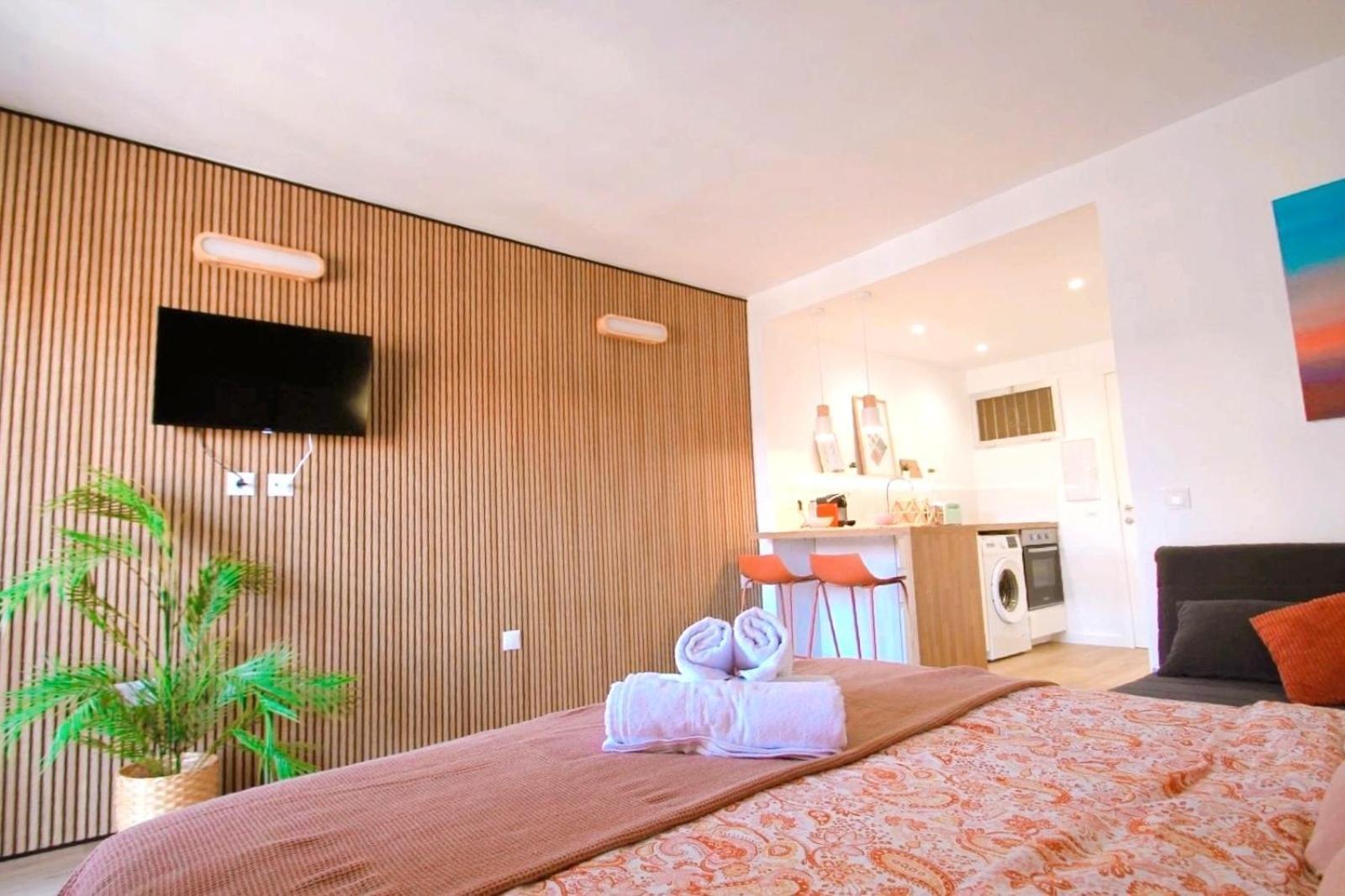 Bythewave Apartments 贝纳尔马德纳 外观 照片